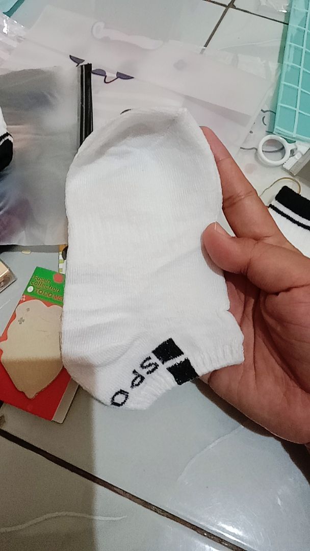 Kaos Kaki Unisex Sport Garis Breathable Spandek - Foto ulasan pembeli