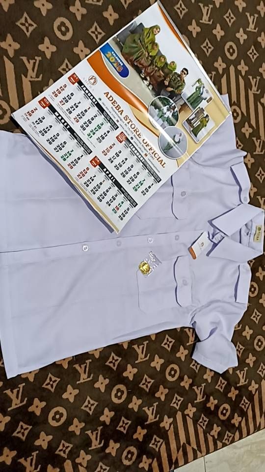 Foto ulasan pembeli d*****8, varian Putih,S