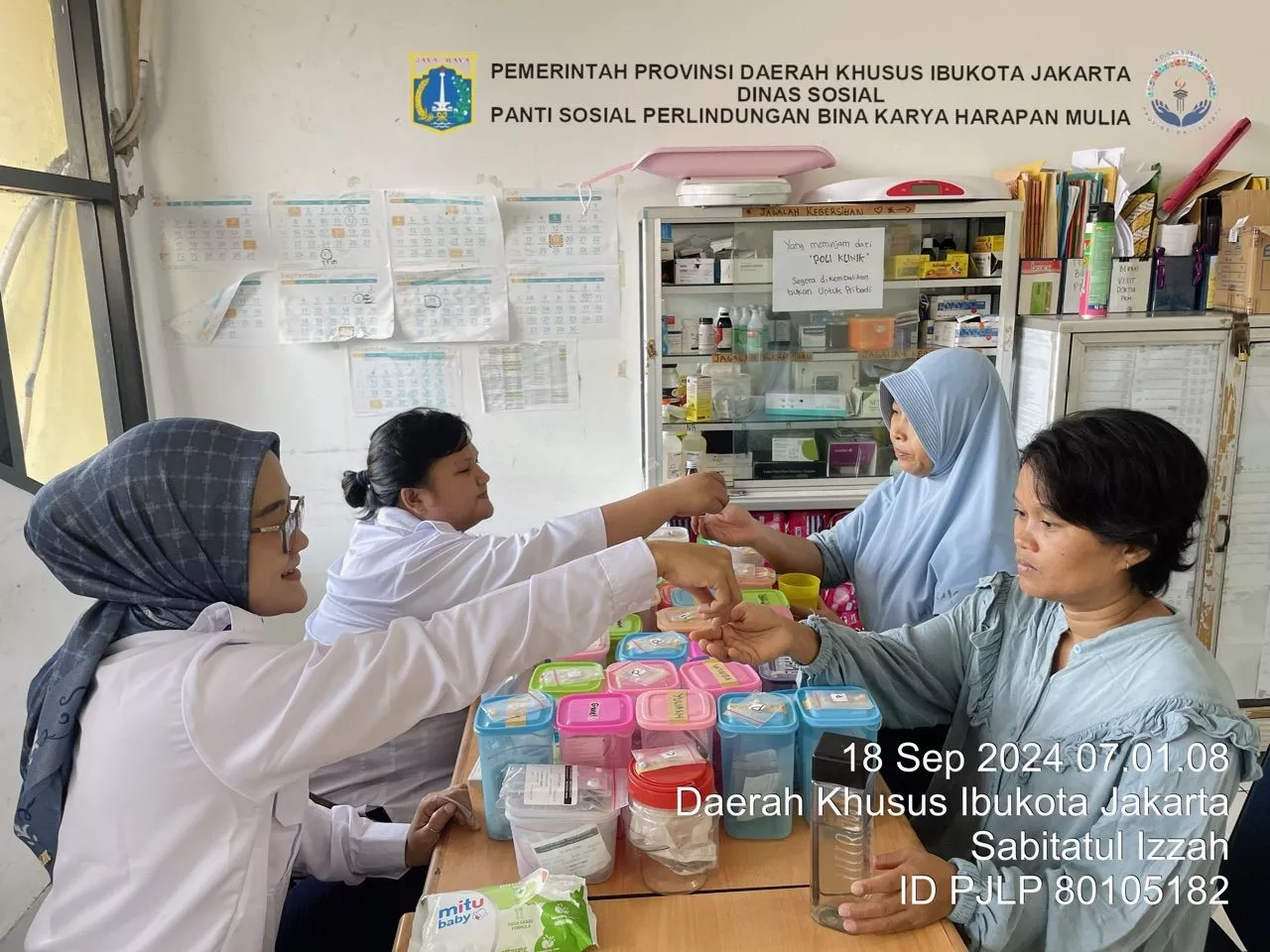 Foto ulasan pembeli collectionsabita, varian Saku Dada Panjang,M