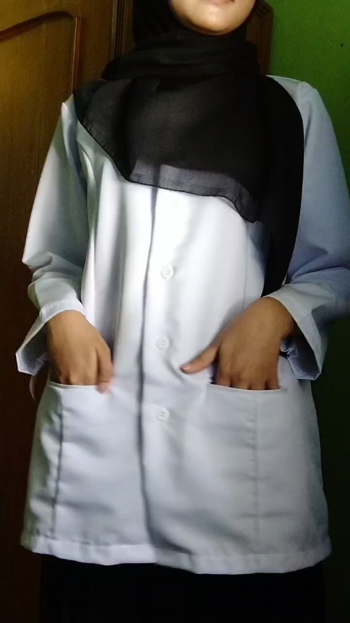 Foto ulasan pembeli b*****h, varian Saku Bawah Sanghai,S