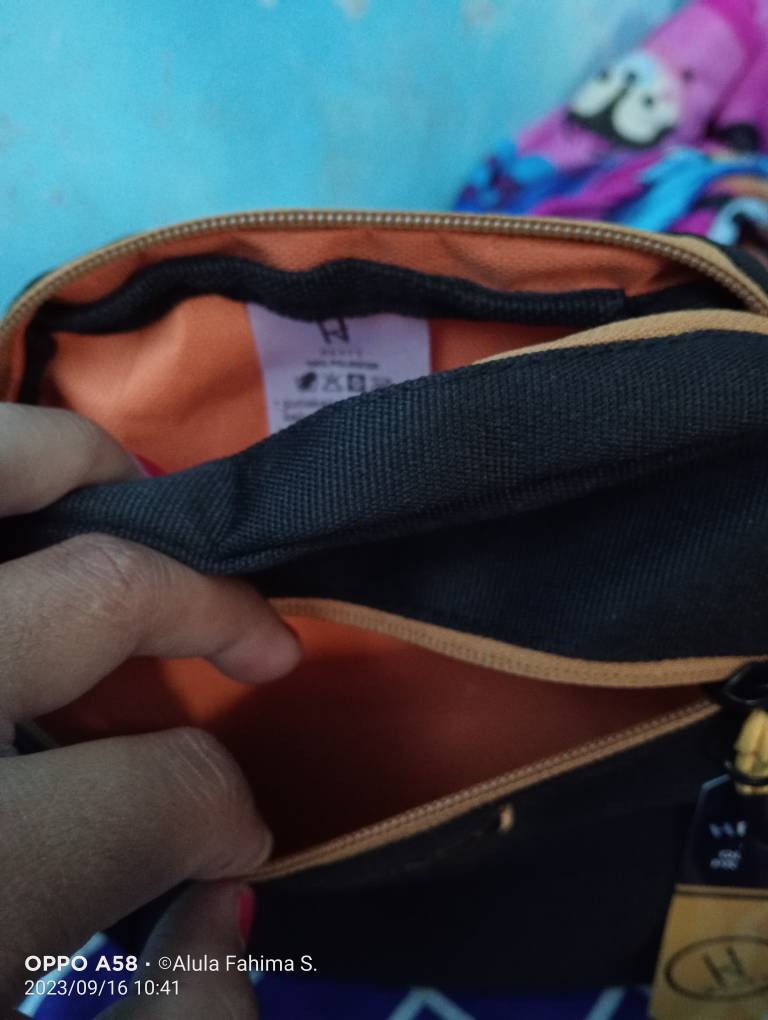 Heavy Slingbag Original - Tas Selempang Bahu Pria Sling Bag Mini Tas Pria Kasual Pouch - Foto ulasan pembeli