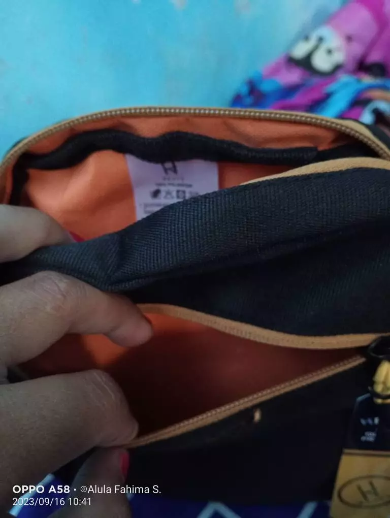 Heavy Slingbag Original - Tas Selempang Bahu Pria Sling Bag Mini Tas Pria Kasual Pouch - Foto ulasan pembeli