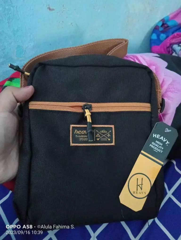 Heavy Slingbag Original - Tas Selempang Bahu Pria Sling Bag Mini Tas Pria Kasual Pouch - Foto ulasan pembeli