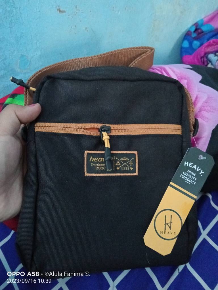 Heavy Slingbag Original - Tas Selempang Bahu Pria Sling Bag Mini Tas Pria Kasual Pouch - Foto ulasan pembeli