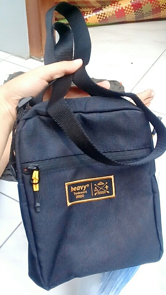 Heavy Slingbag Original - Tas Selempang Bahu Pria Sling Bag Mini Tas Pria Kasual Pouch - Foto ulasan pembeli