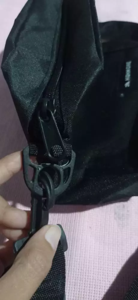 Highmore Slingbag Unisex Hitam Cordura Stylish - Foto ulasan pembeli
