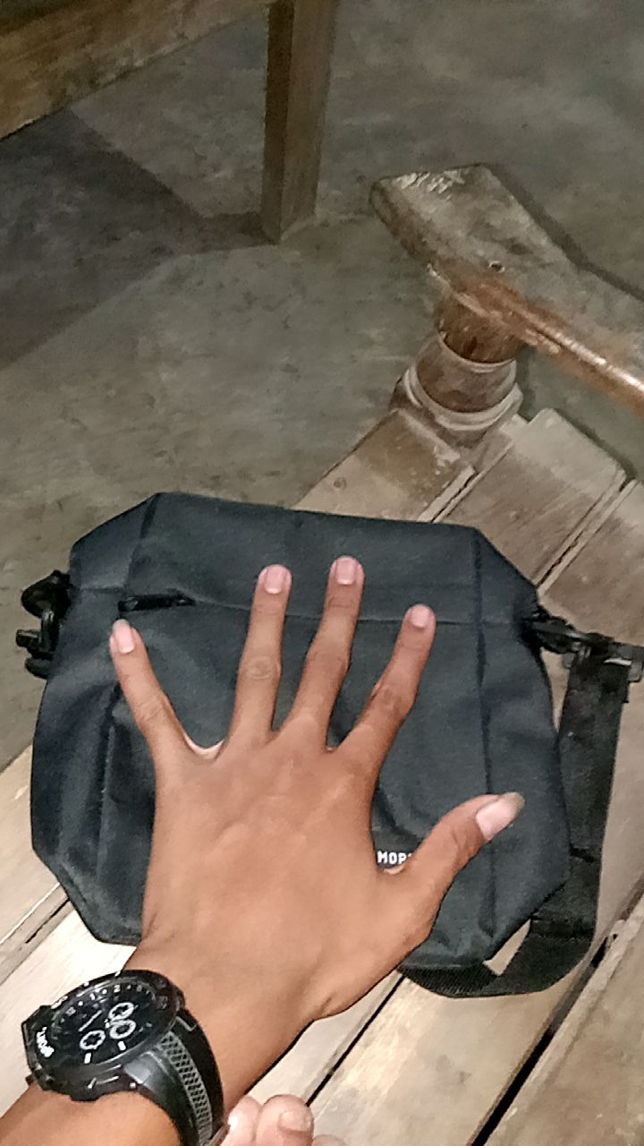 Highmore Slingbag Unisex Hitam Cordura Stylish - Foto ulasan pembeli