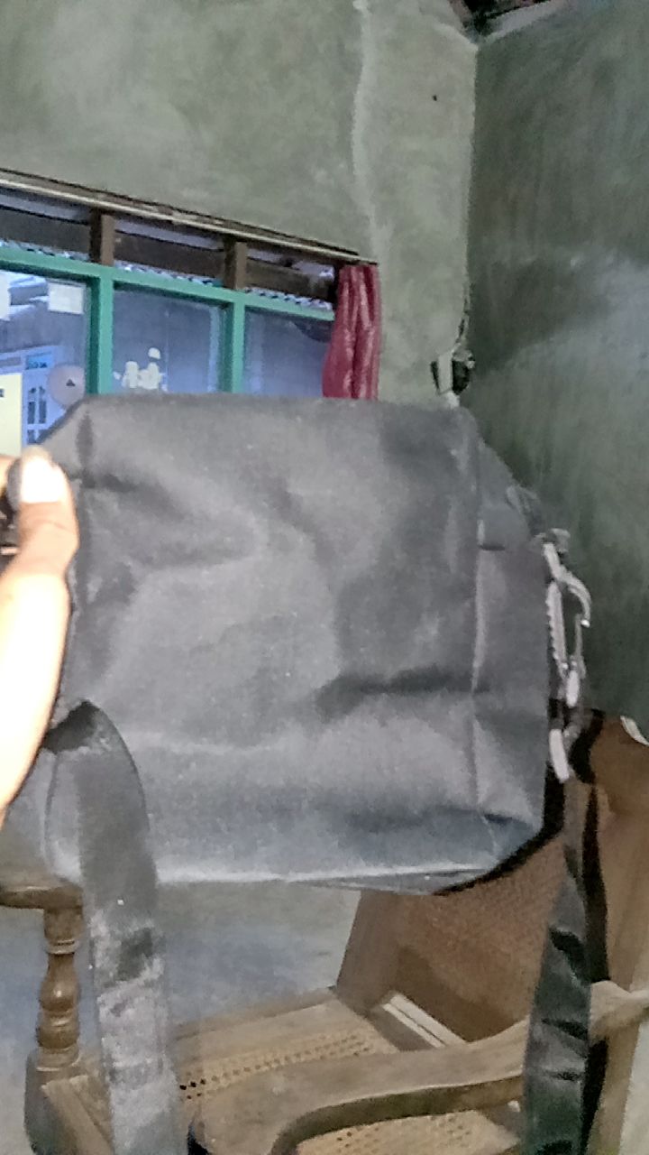 Highmore Slingbag Unisex Hitam Cordura Stylish - Foto ulasan pembeli