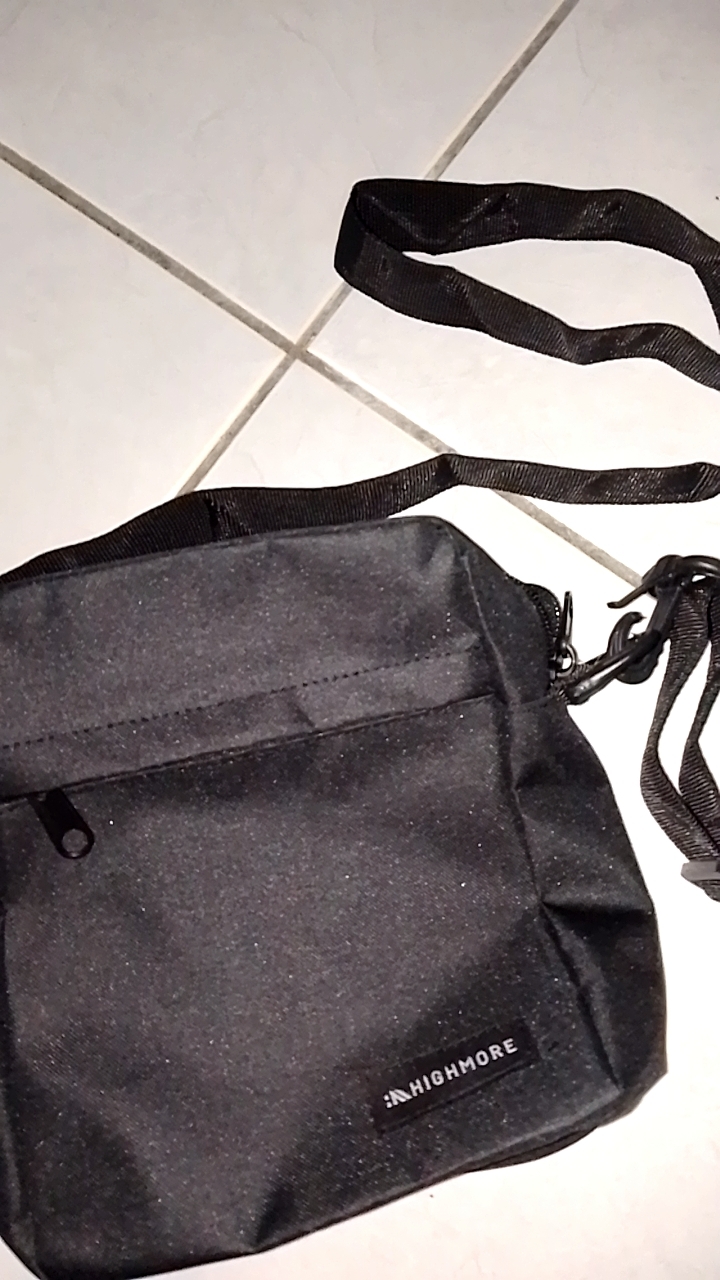 Highmore Slingbag Unisex Hitam Cordura Stylish - Foto ulasan pembeli