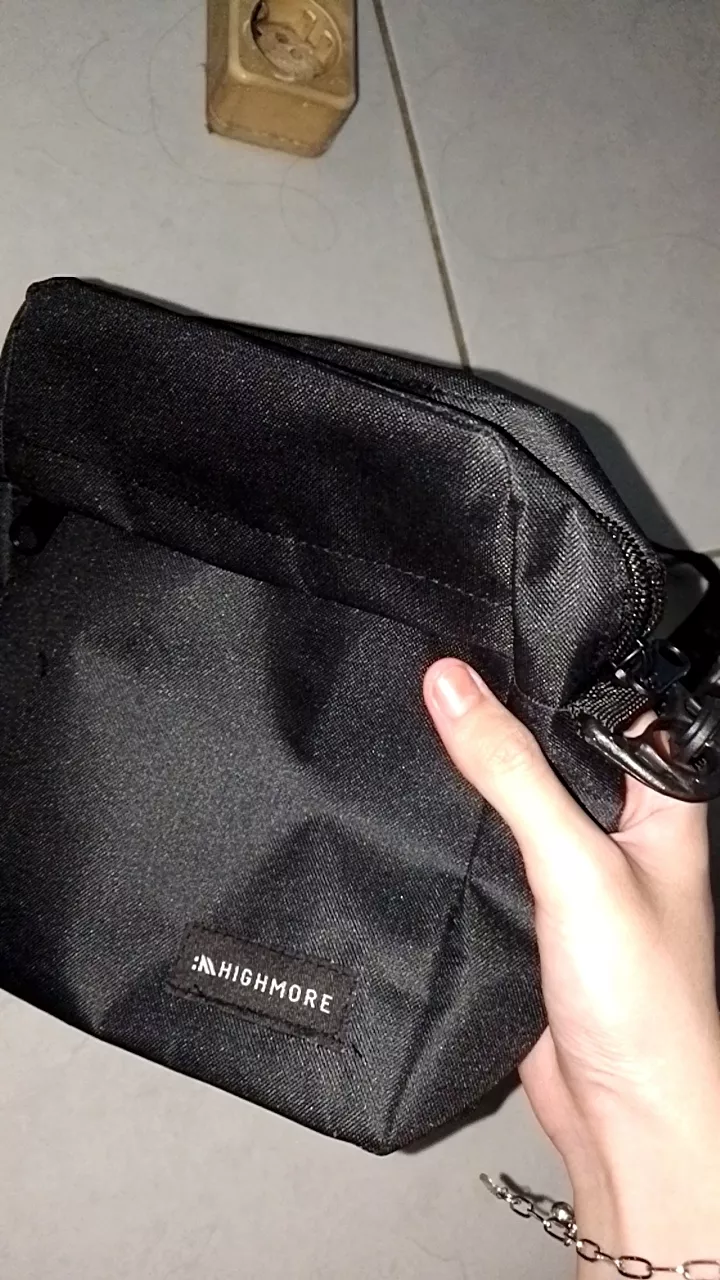 Highmore Slingbag Unisex Hitam Cordura Stylish - Foto ulasan pembeli