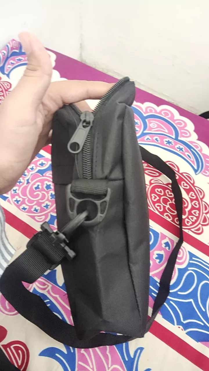 Highmore Slingbag Unisex Hitam Cordura Stylish - Foto ulasan pembeli