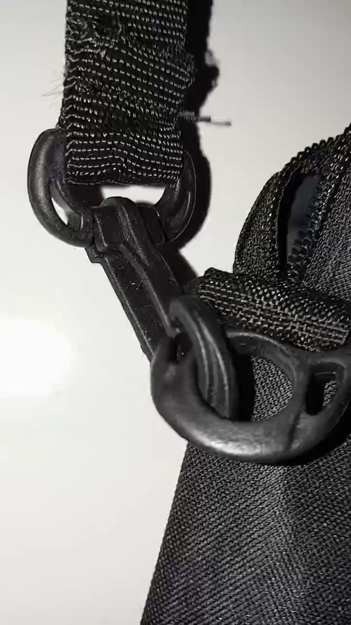 Highmore Slingbag Unisex Hitam Cordura Stylish - Foto ulasan pembeli
