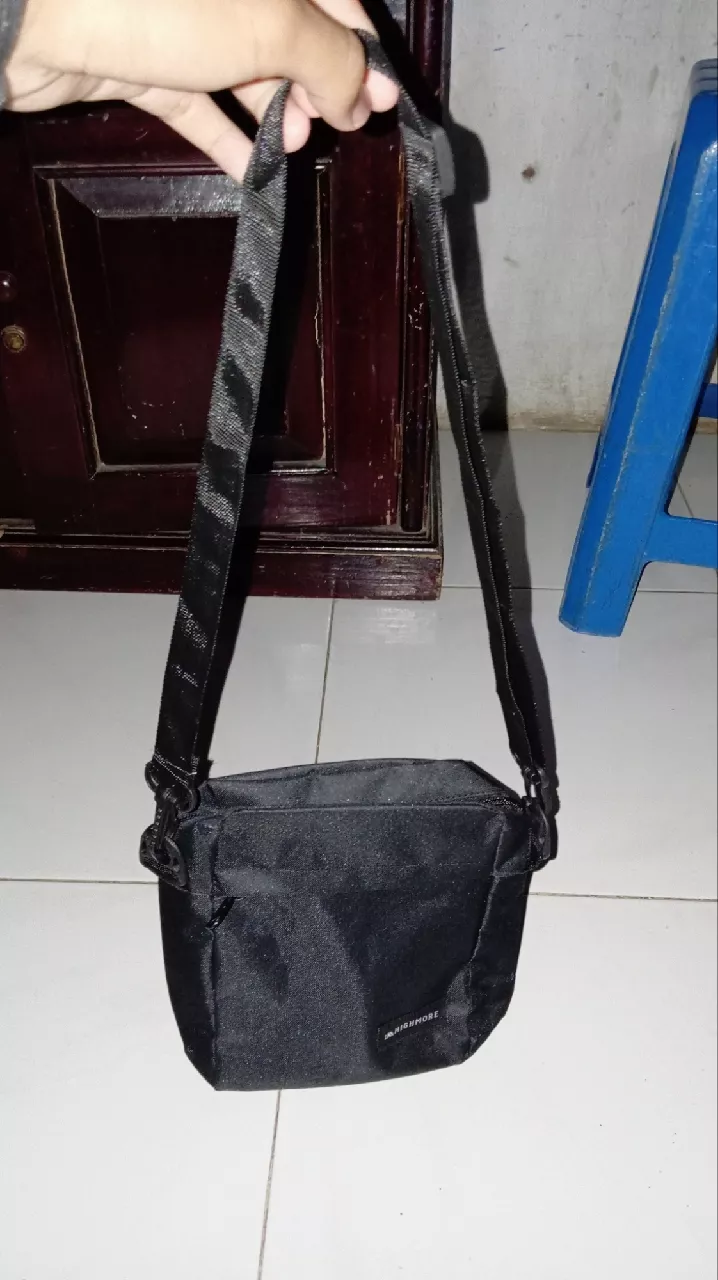 Highmore Slingbag Unisex Hitam Cordura Stylish - Foto ulasan pembeli