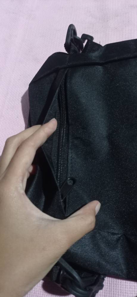 Highmore Slingbag Unisex Hitam Cordura Stylish - Foto ulasan pembeli