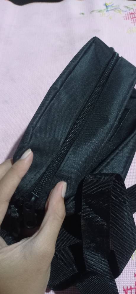Highmore Slingbag Unisex Hitam Cordura Stylish - Foto ulasan pembeli