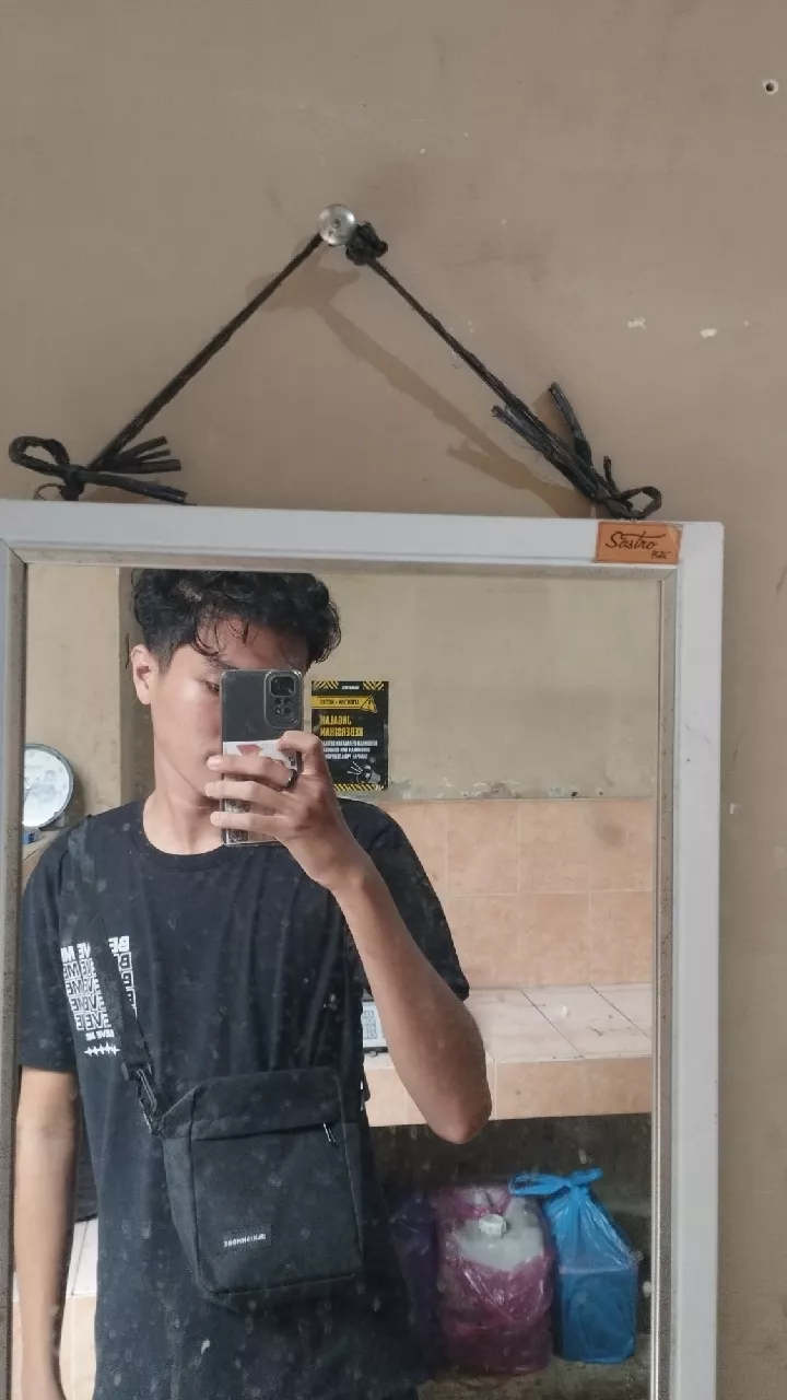 Highmore Slingbag Unisex Hitam Cordura Stylish - Foto ulasan pembeli