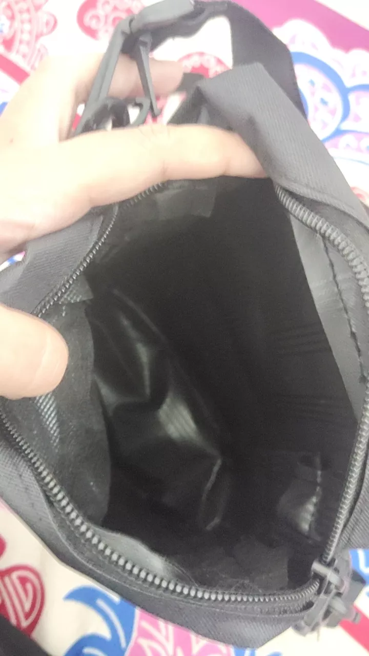 Highmore Slingbag Unisex Hitam Cordura Stylish - Foto ulasan pembeli