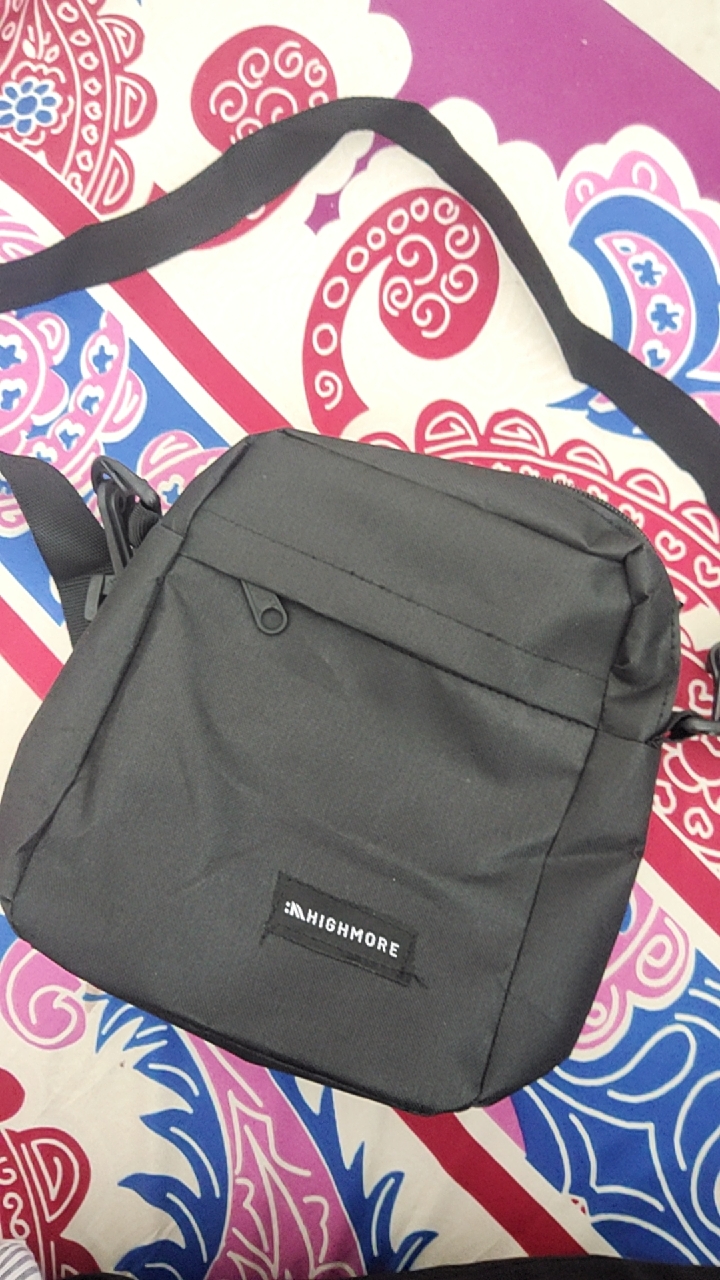 Highmore Slingbag Unisex Hitam Cordura Stylish - Foto ulasan pembeli