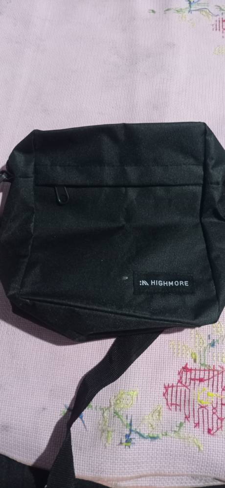 Highmore Slingbag Unisex Hitam Cordura Stylish - Foto ulasan pembeli