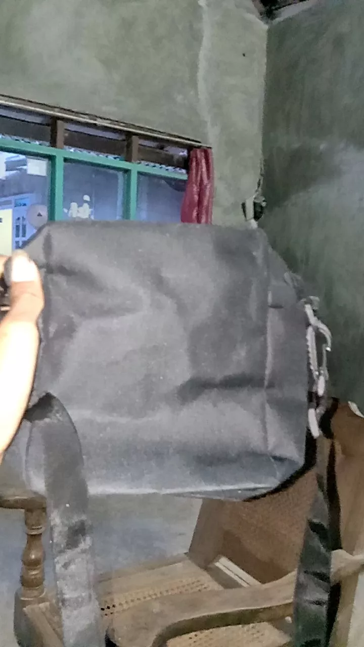 Highmore Slingbag Unisex Hitam Cordura Stylish - Foto ulasan pembeli