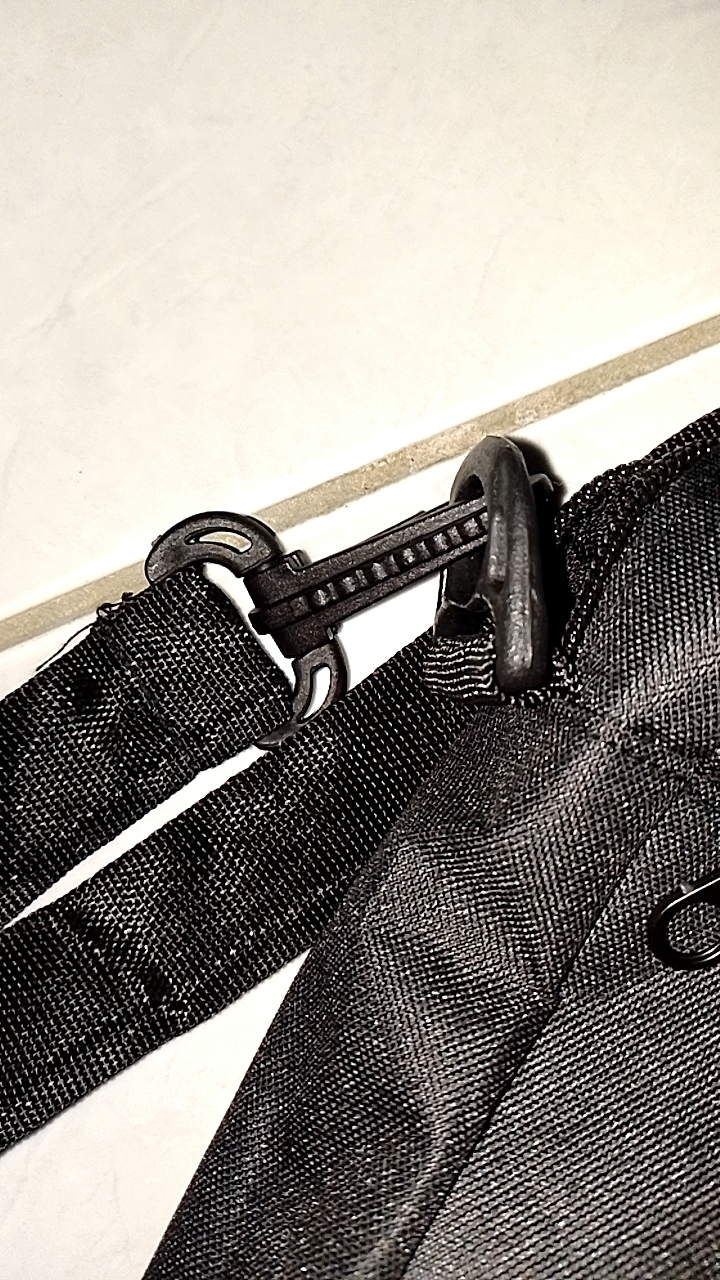 Highmore Slingbag Unisex Hitam Cordura Stylish - Foto ulasan pembeli