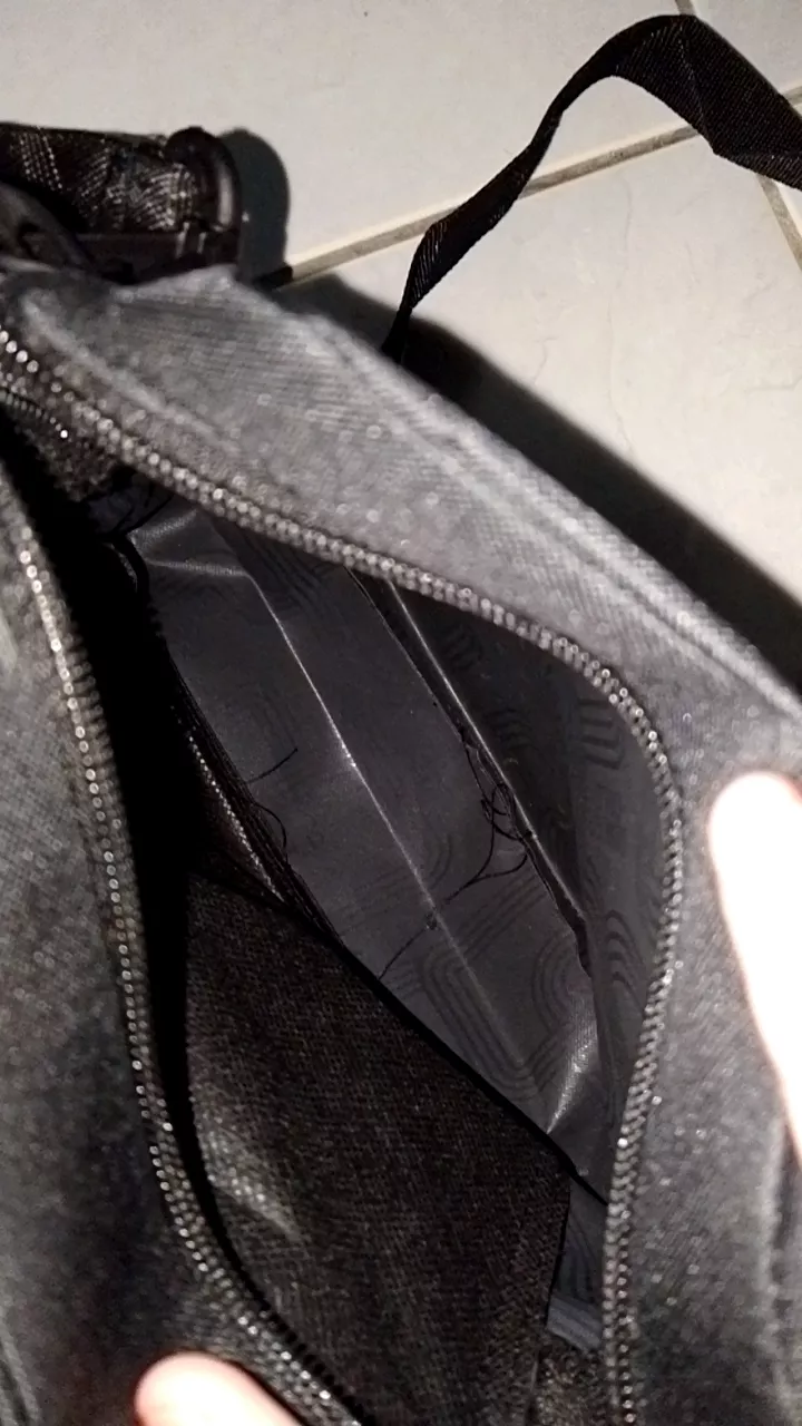 Highmore Slingbag Unisex Hitam Cordura Stylish - Foto ulasan pembeli