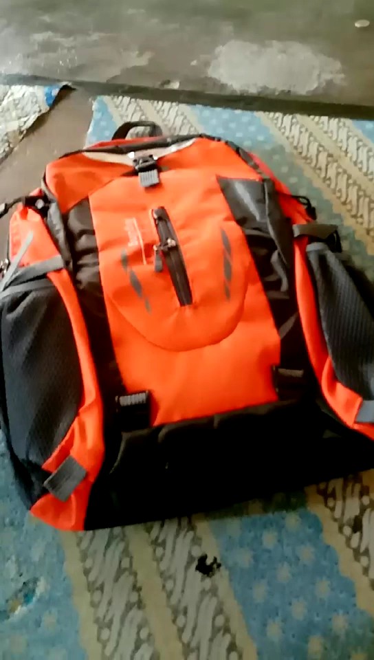 HIGHLAND Tas Ransel Pria Anti Air 36L Outdoor - Foto ulasan pembeli