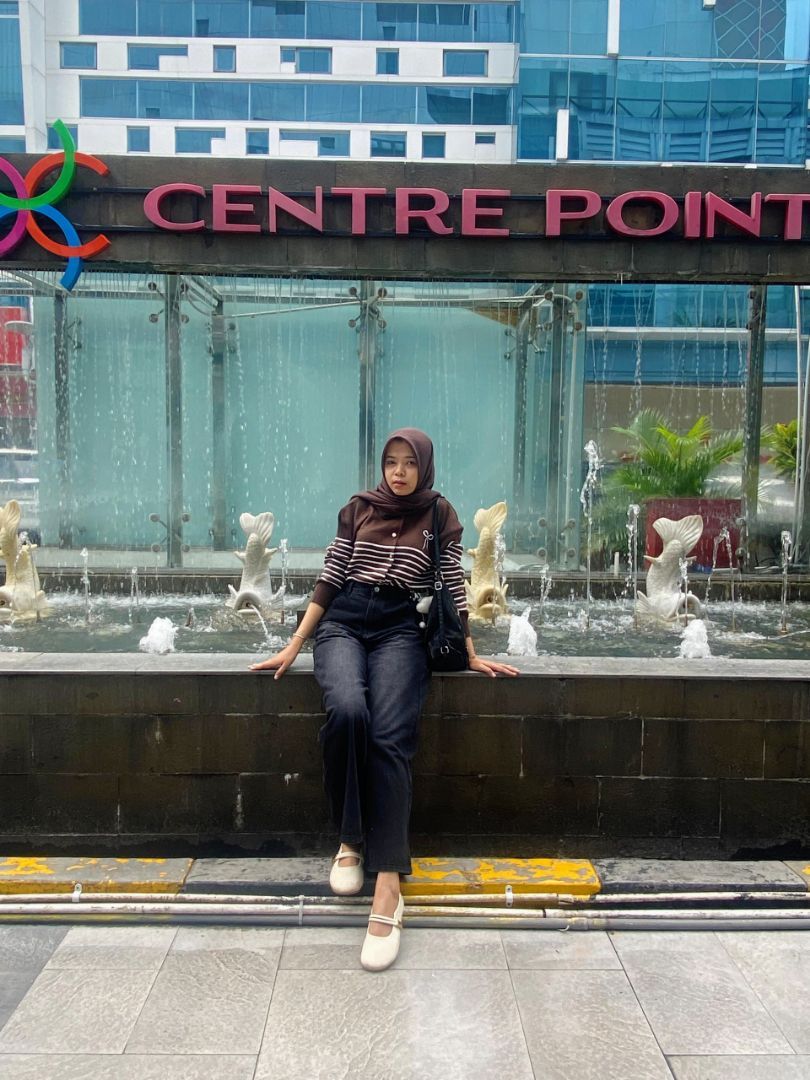 Hijab Segi Empat Paris Jadul ORI Varisha - Hijab Terlaris - foto 6 dari 10, dindamdiva