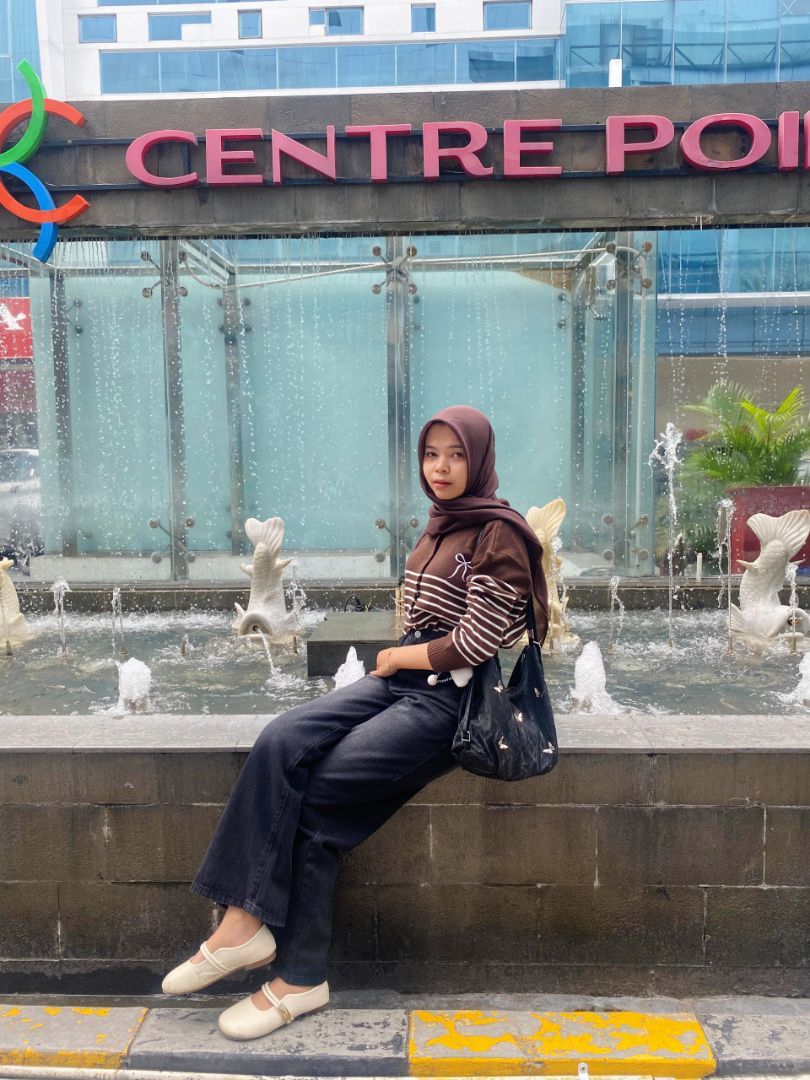 Hijab Segi Empat Paris Jadul ORI Varisha - Hijab Terlaris - foto 8 dari 10, dindamdiva