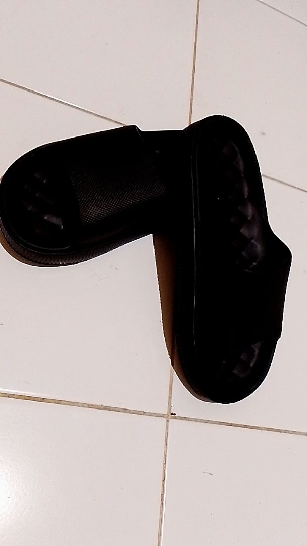 Foto ulasan pembeli rianuneta, varian Hitam,41/42