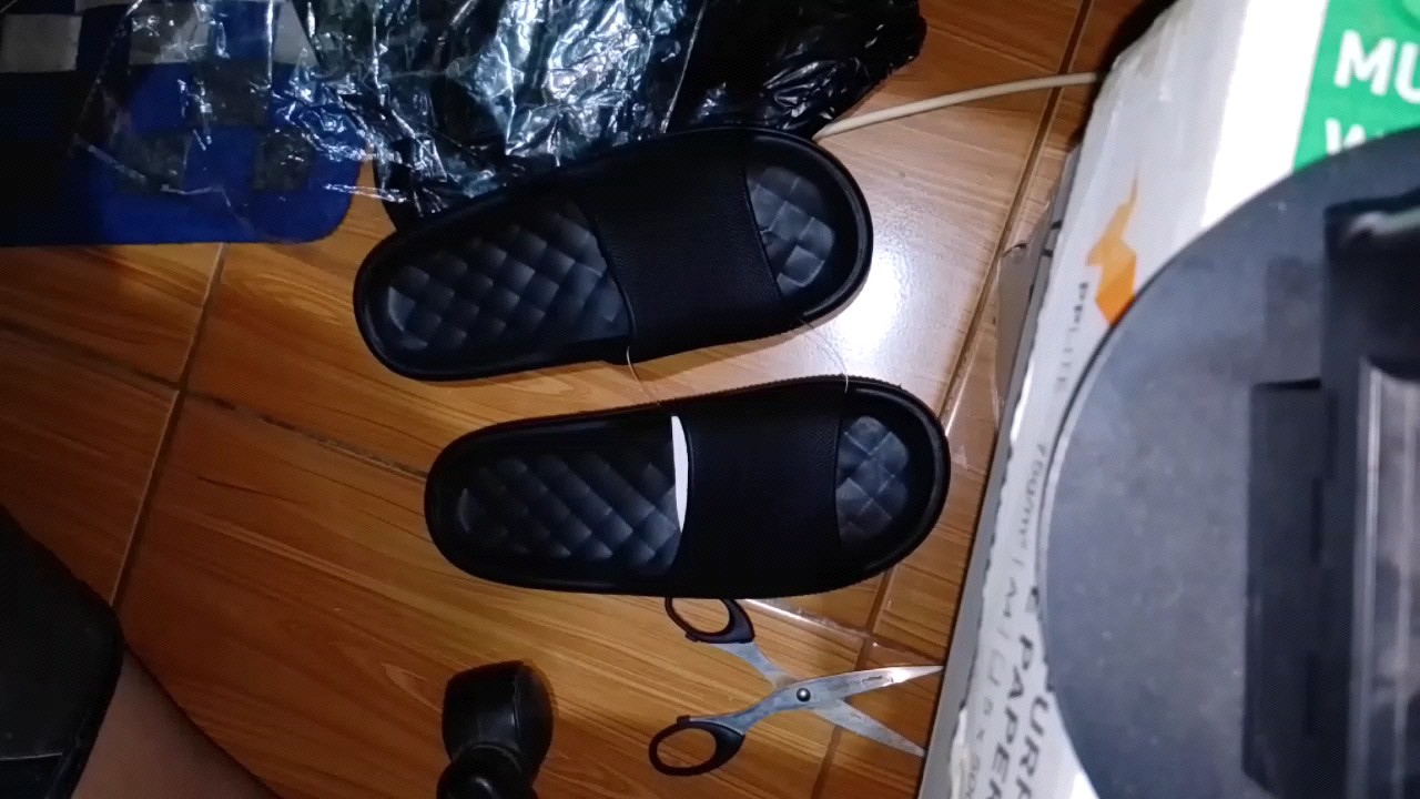 Foto ulasan pembeli g*****u, varian Hitam,41/42