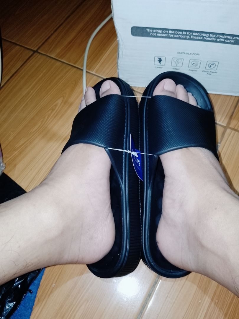 Foto ulasan pembeli g*****u, varian Hitam,41/42