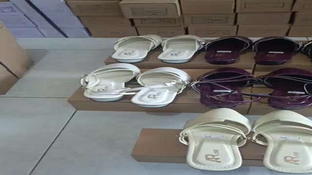 HSS - Sandal Hak Tahu 3cm Sintetis Hitam/Cream - foto 2 dari 10, Home shoes store