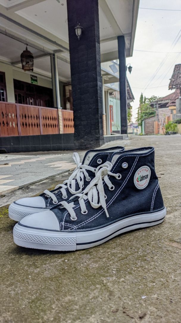 Johnson Basic HighCut (HC) Black White | Sepatu Sekolah Perempuan Laki-Laki Awet 100 Ribuan - foto 2 dari 10, duma.du