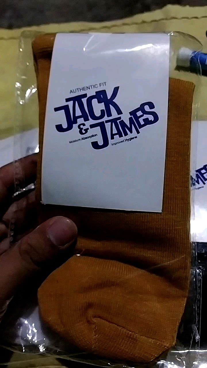 Foto ulasan pembeli k*****i, varian MK Mustard Polos, MK Hitam Polos