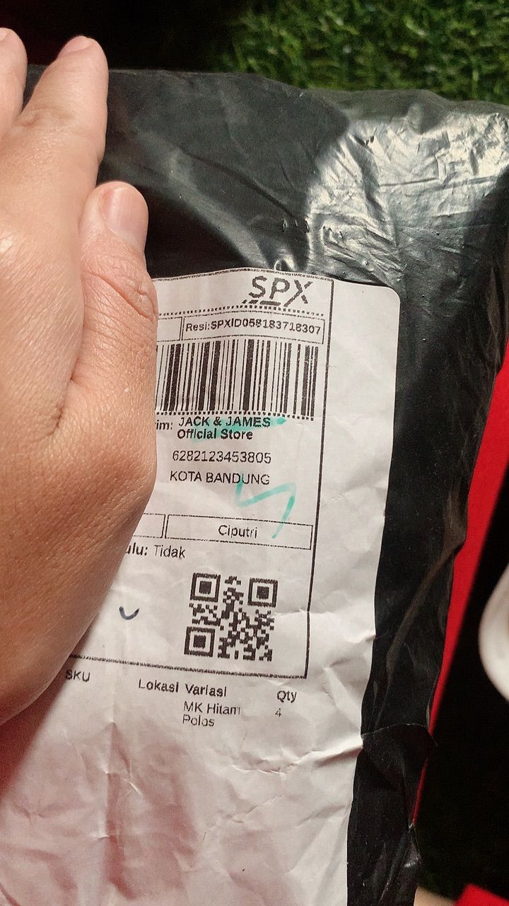 Foto ulasan pembeli m*****a, varian MK Hitam Polos
