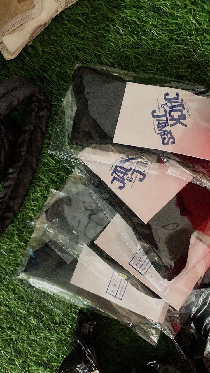 Foto ulasan pembeli m*****a, varian MK Hitam Polos