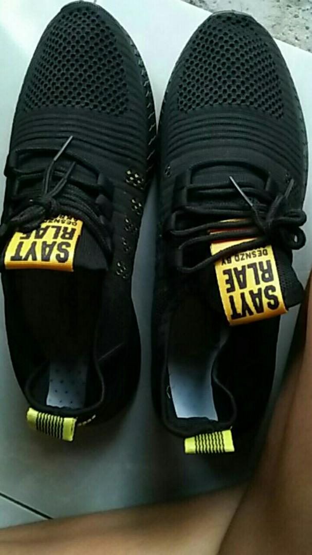 Leedoo Sepatu Sneakers Pria Original Casual Sneaker Running Sport Shoes Sepatu Pria Kekinian MR112 - Foto ulasan pembeli