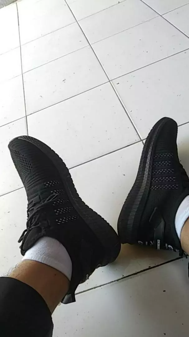Leedoo Sepatu Sneakers Pria Original Casual Sneaker Running Sport Shoes Sepatu Pria Kekinian MR112 - Foto ulasan pembeli