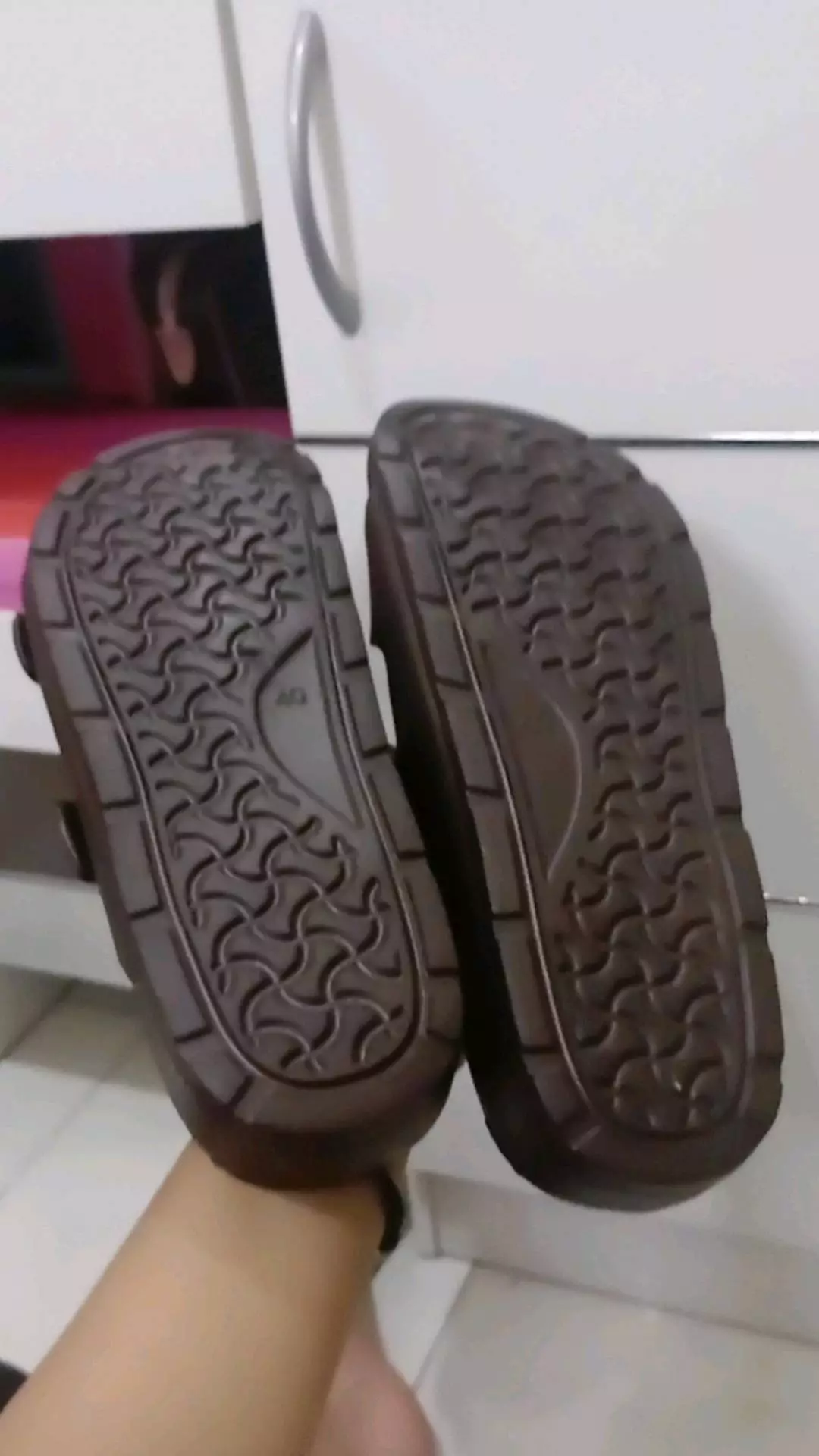 LIMITLESS Sandal Slop Pria Terbaru Sandal Cowok Slip On Strap 2 Kasual Outdoor Kekinian - Size 40-45 - Foto ulasan pembeli