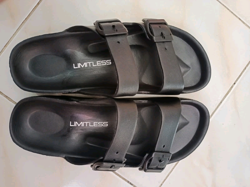 LIMITLESS Sandal Slop Pria Terbaru Sandal Cowok Slip On Strap 2 Kasual Outdoor Kekinian - Size 40-45 - Foto ulasan pembeli