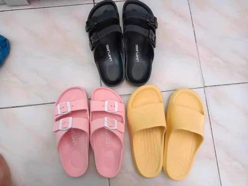 LIMITLESS Sandal Slop Pria Terbaru Sandal Cowok Slip On Strap 2 Kasual Outdoor Kekinian - Size 40-45 - Foto ulasan pembeli