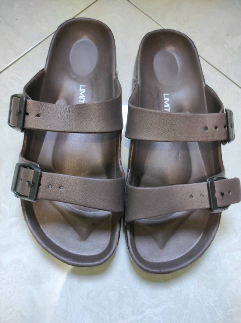 LIMITLESS Sandal Slop Pria Terbaru Sandal Cowok Slip On Strap 2 Kasual Outdoor Kekinian - Size 40-45 - Foto ulasan pembeli