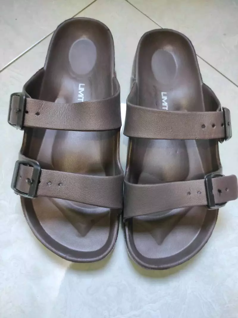 LIMITLESS Sandal Slop Pria Terbaru Sandal Cowok Slip On Strap 2 Kasual Outdoor Kekinian - Size 40-45 - Foto ulasan pembeli