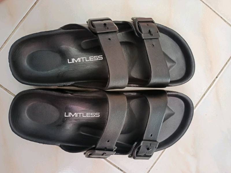 LIMITLESS Sandal Slop Pria Terbaru Sandal Cowok Slip On Strap 2 Kasual Outdoor Kekinian - Size 40-45 - Foto ulasan pembeli