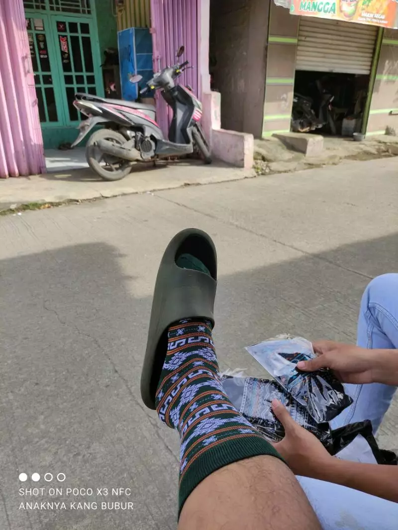 MOHAKI - Kaos Kaki Tribal Atala Series Panjang Sebetis Dewasa - Foto ulasan pembeli