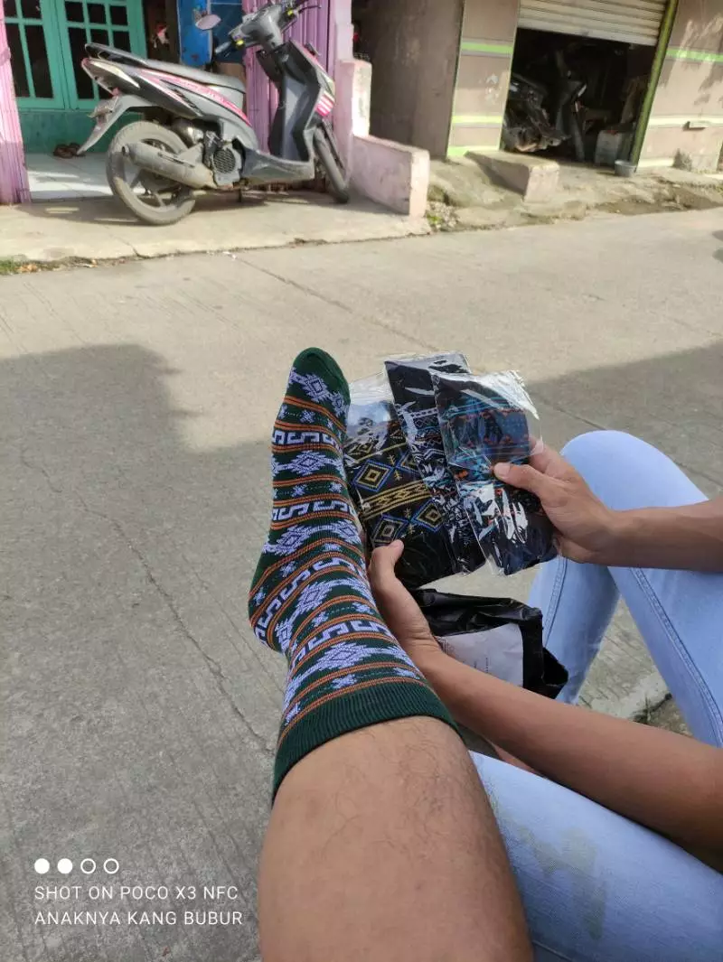 MOHAKI - Kaos Kaki Tribal Atala Series Panjang Sebetis Dewasa - Foto ulasan pembeli