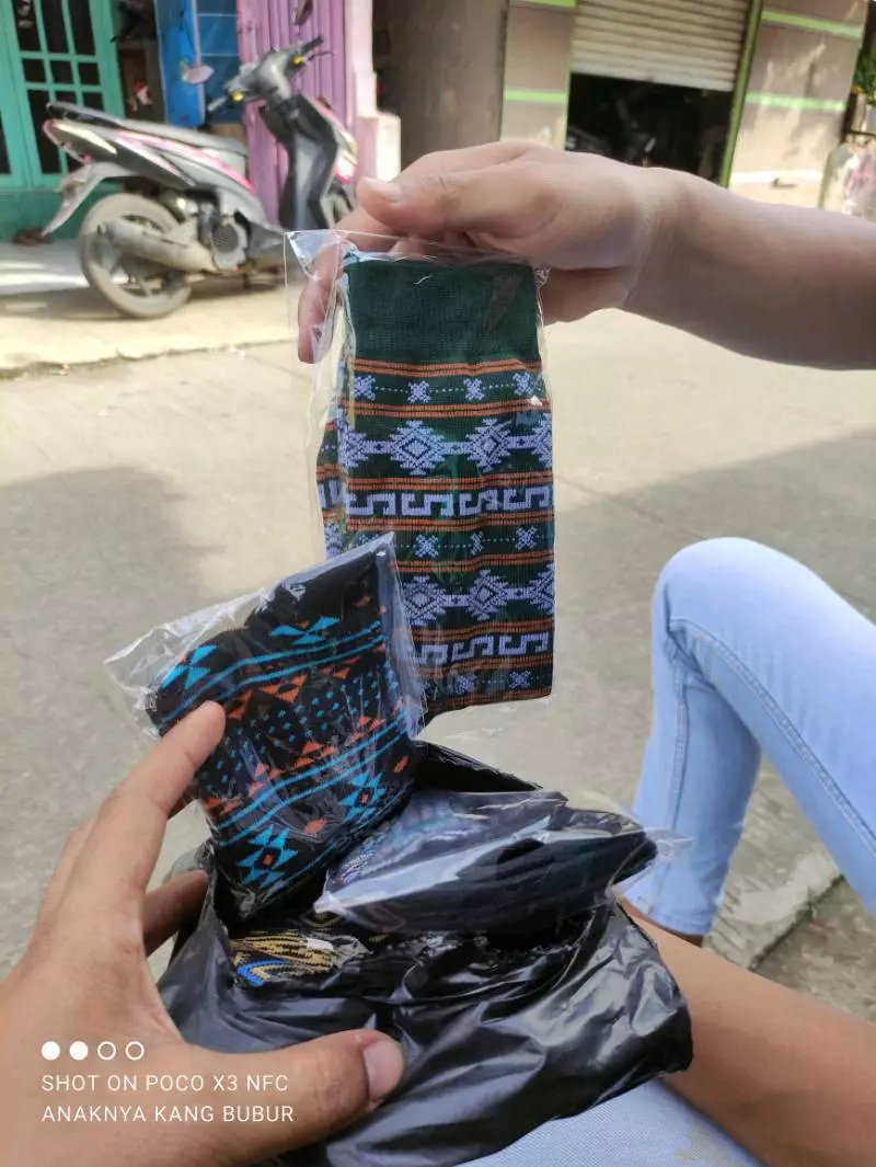 MOHAKI - Kaos Kaki Tribal Atala Series Panjang Sebetis Dewasa - Foto ulasan pembeli
