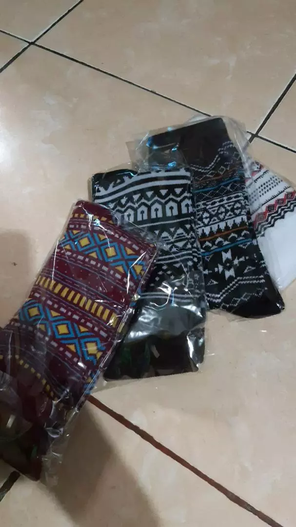 MOHAKI - Kaos Kaki Tribal Atala Series Panjang Sebetis Dewasa - Foto ulasan pembeli
