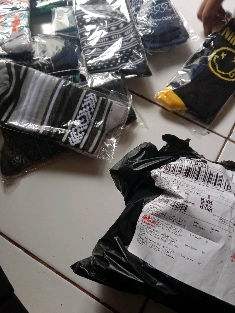 MOHAKI - Kaos Kaki Tribal Atala Series Panjang Sebetis Dewasa - Foto ulasan pembeli